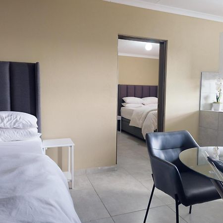 Cosmo Sleepover Roodepoort Exterior foto