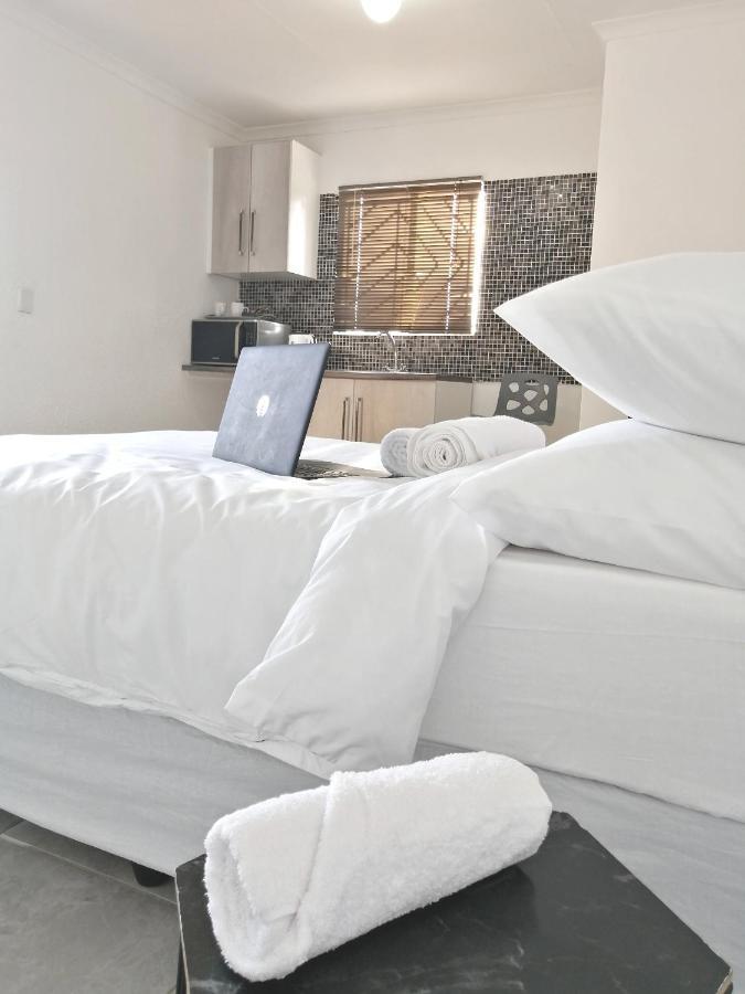 Cosmo Sleepover Roodepoort Exterior foto