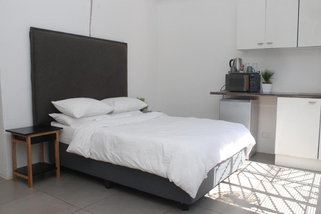 Cosmo Sleepover Roodepoort Exterior foto