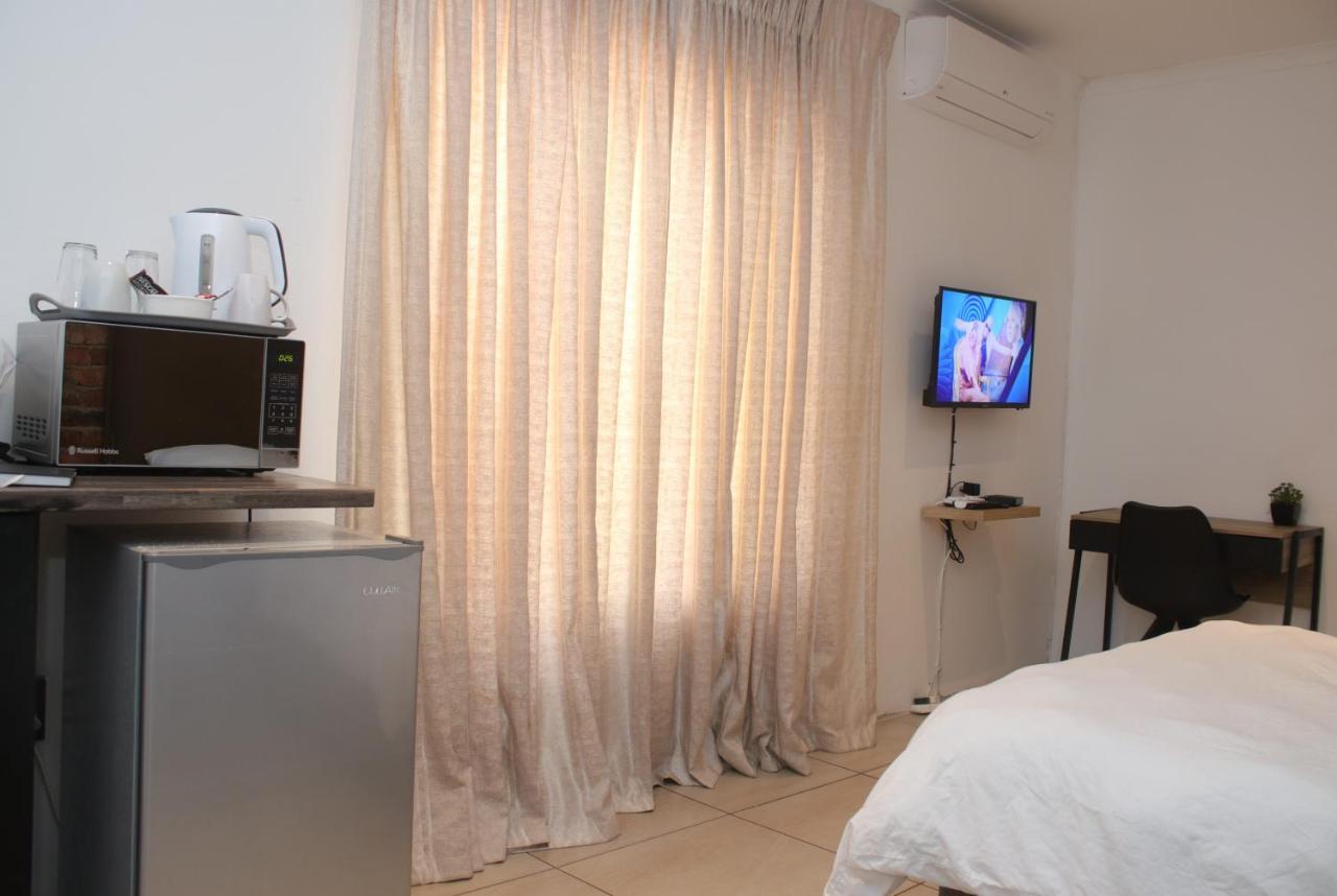 Cosmo Sleepover Roodepoort Exterior foto